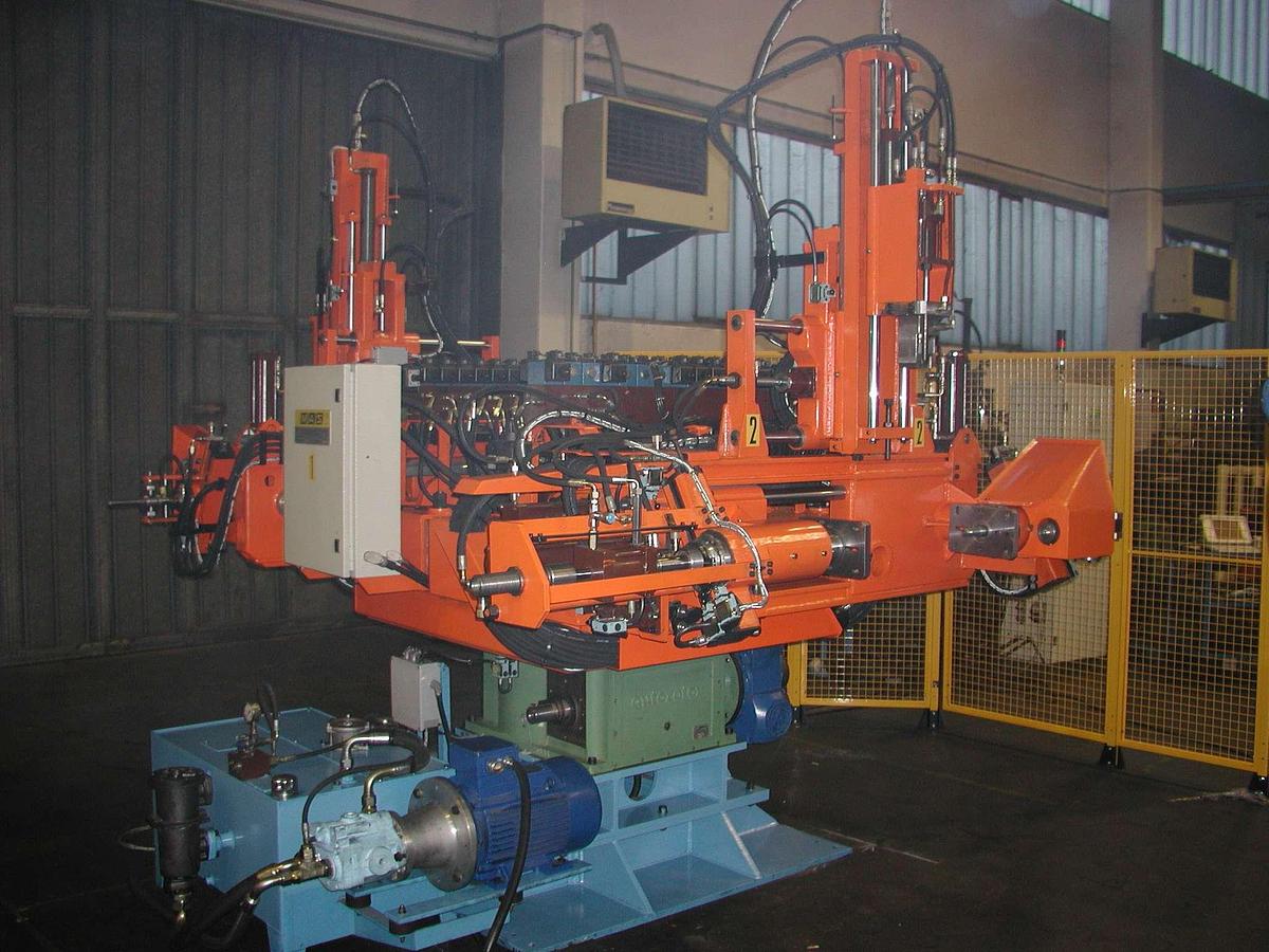 Used Double Rotary Machine with Upper Equipment and Casting Robot