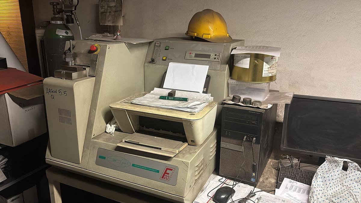 Used GNR Spectrometer Model F20