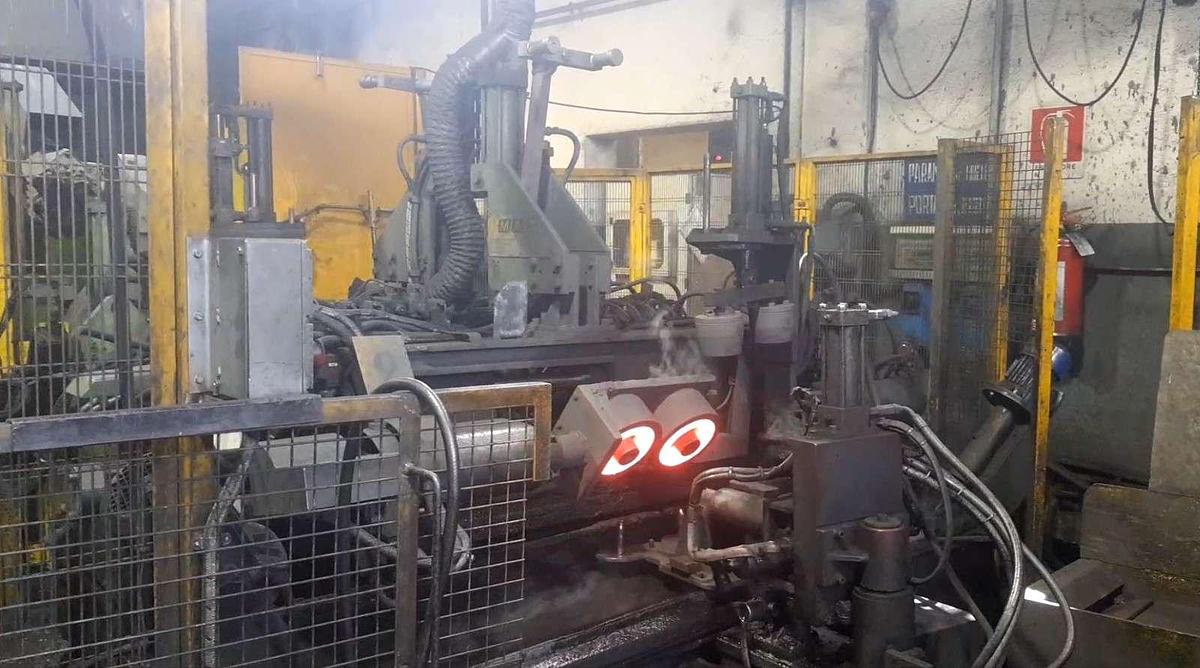 Usato Macchina Doppia Rotante con Robot di colata