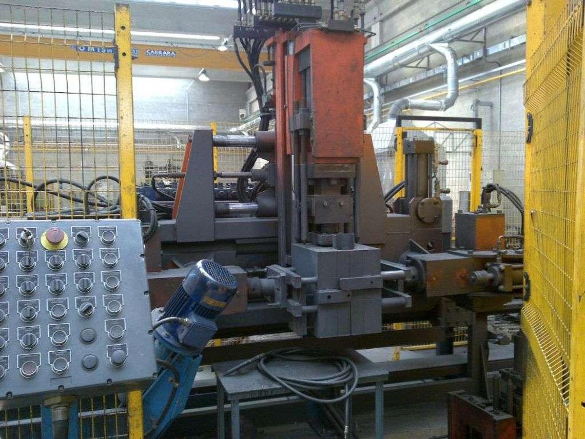Usato Punto di colata Automatico per Ottone con P5M/S2 Lineare