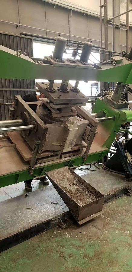 Usato Isola di colata automatica a gravità per ruote sino a 20″ con robot di colata