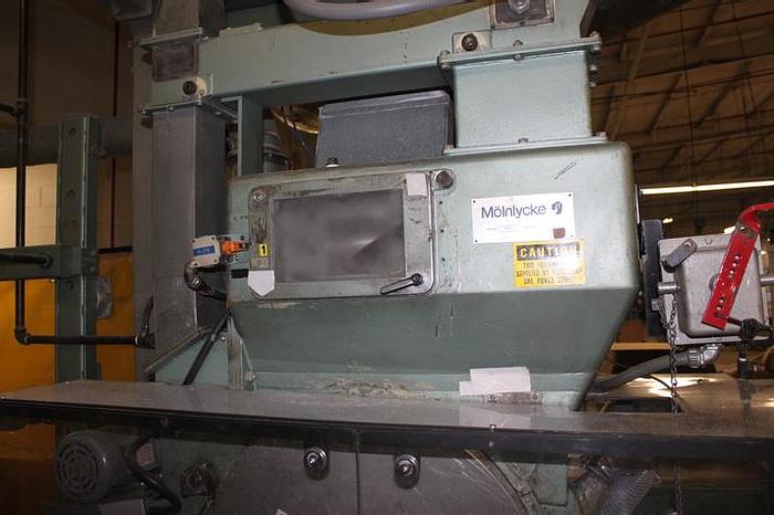 Used MOLNYCKE SANITARY PAD LINE OVERNIGHT SIZE 178 FPM