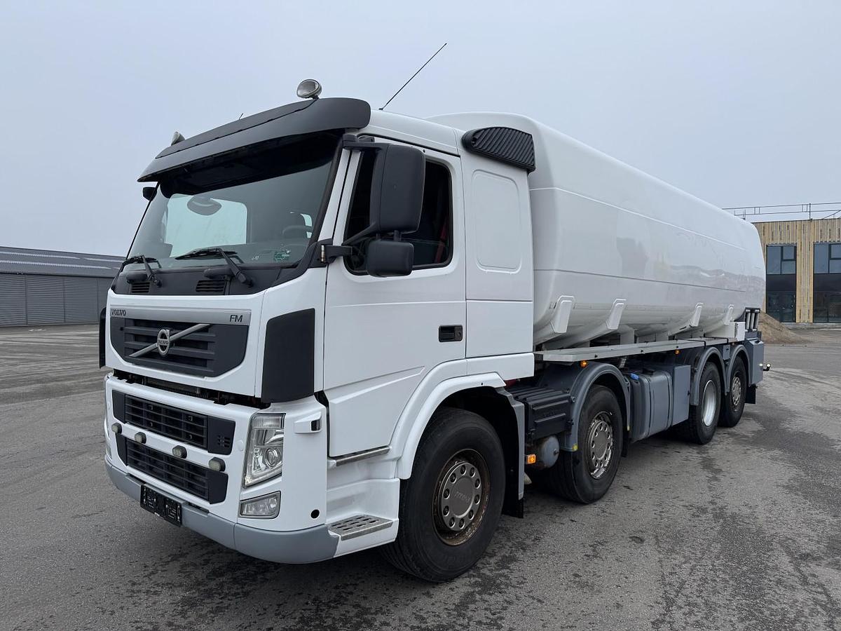 God Volvo FM460 8x2*6 24.125 l. ADR Tank