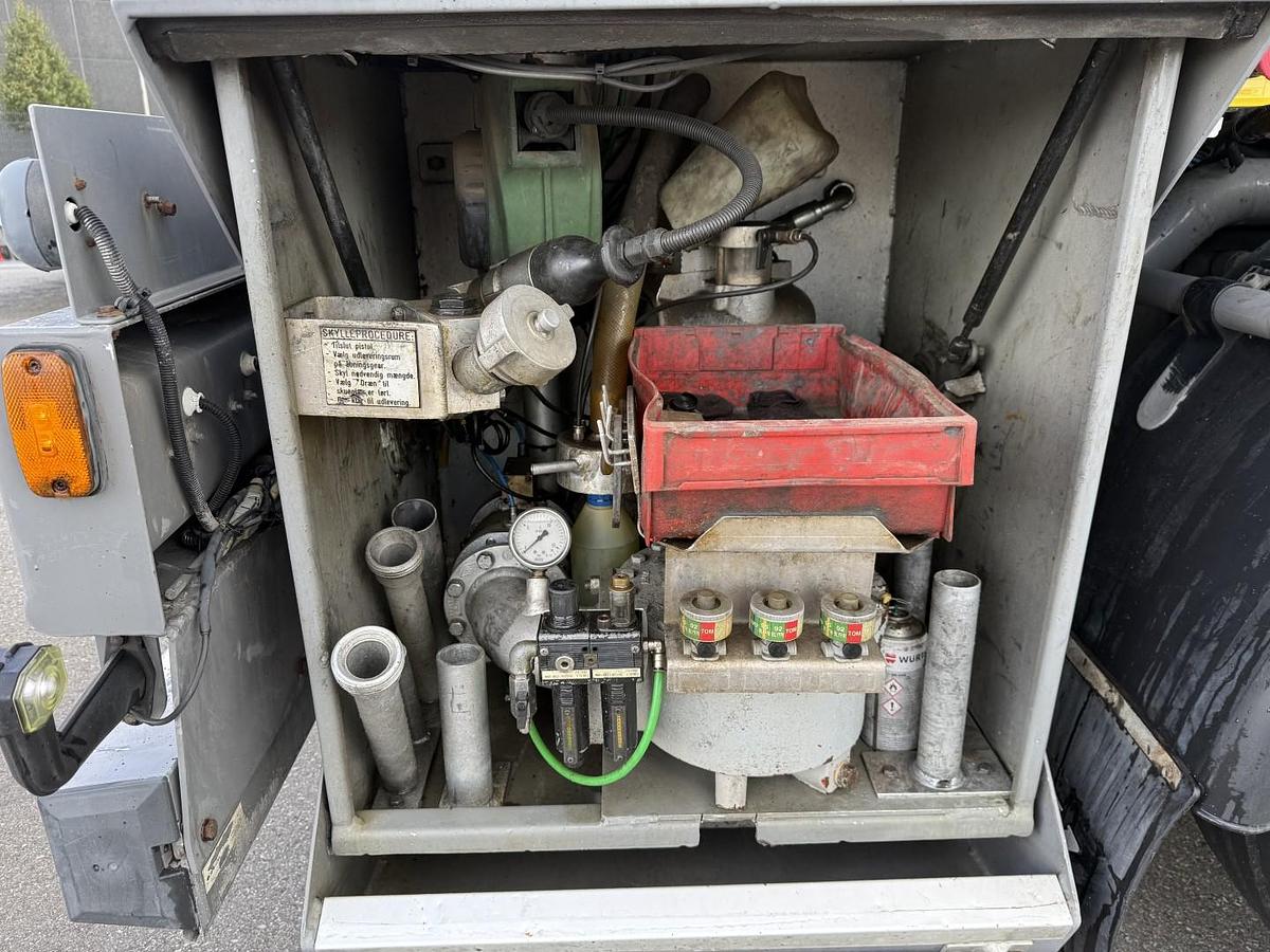 God 2010 Scania P400 8x2*6 24.000 l. ADR Euro 5