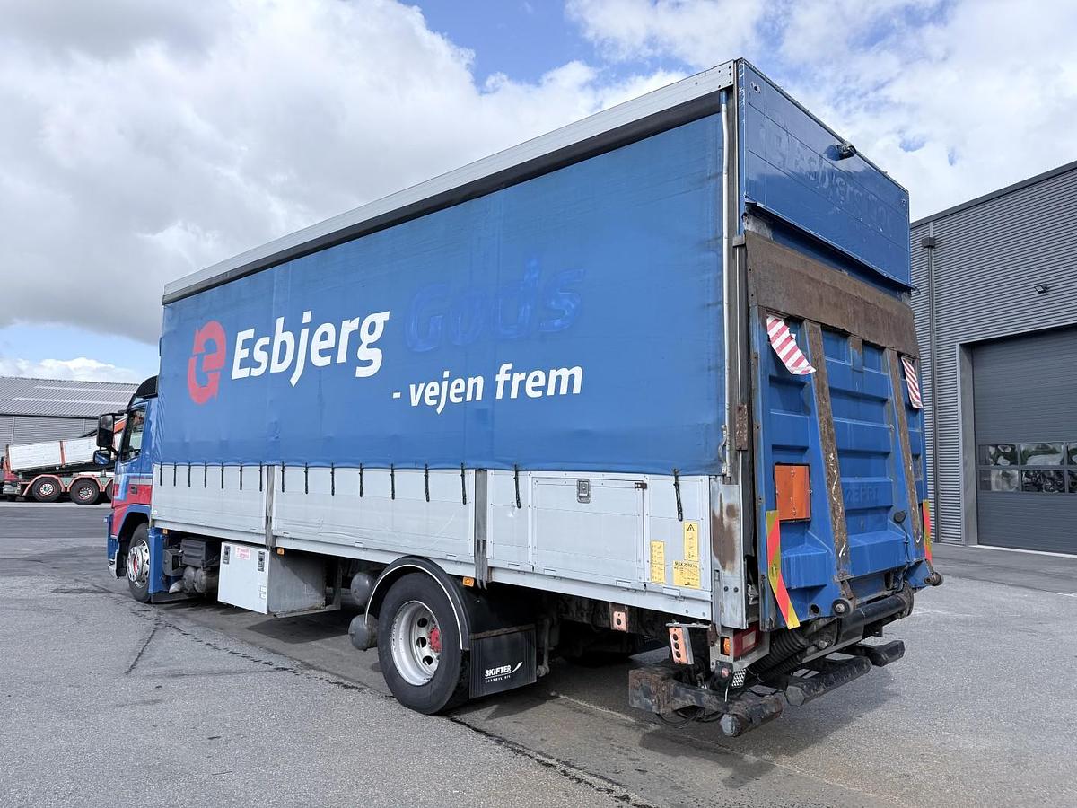 God Volvo FM 330 7,7 m 4x2 Fragtlad & lift