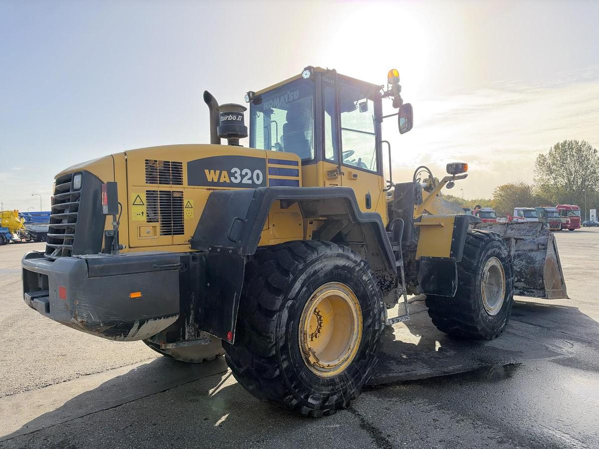 God 2004 Komatsu WA320 4x4 15 t. Hjullæsser