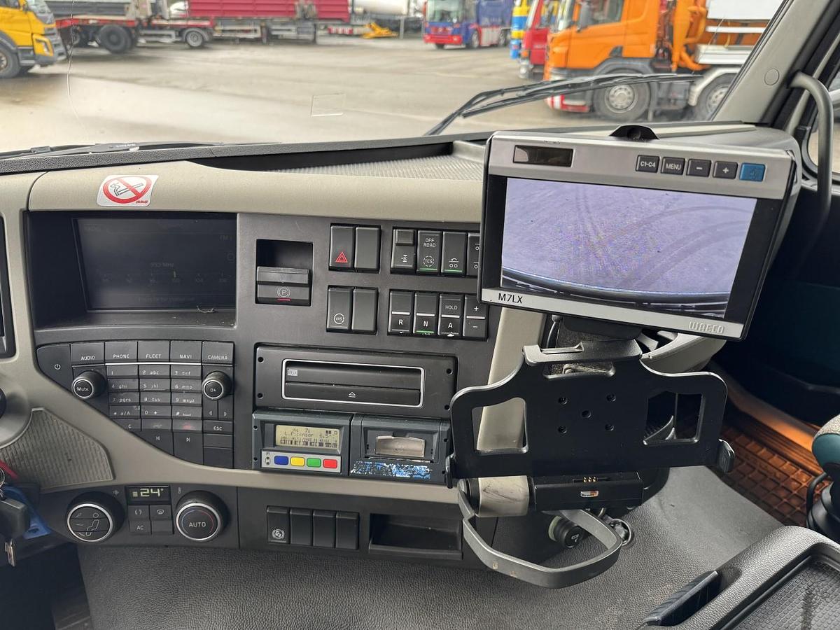 God 2015 Volvo FM330 6x2*4 Carrier Supra 1250 Mt (defekt kølemaskine)