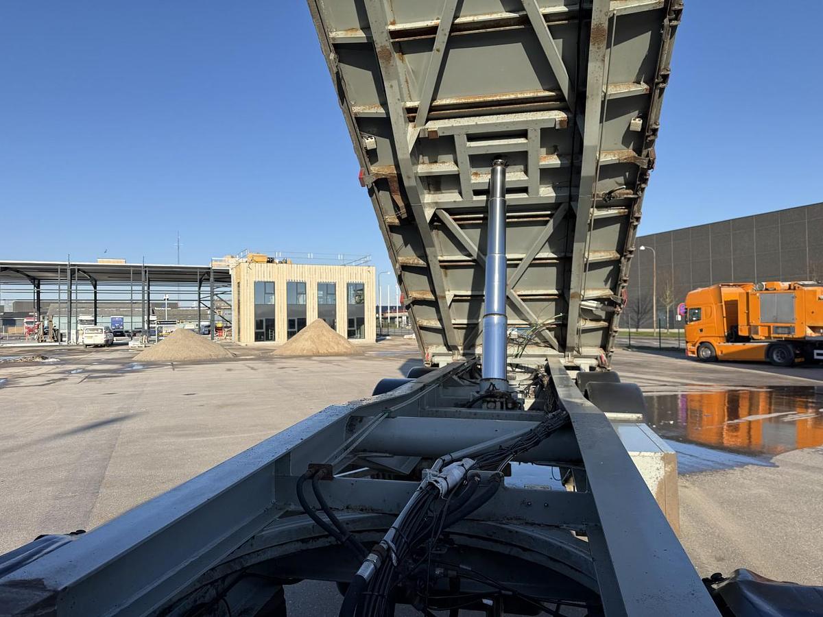 Meget god 2016 Skelhøje SVF P324 24 t. akslet Tipanhænger