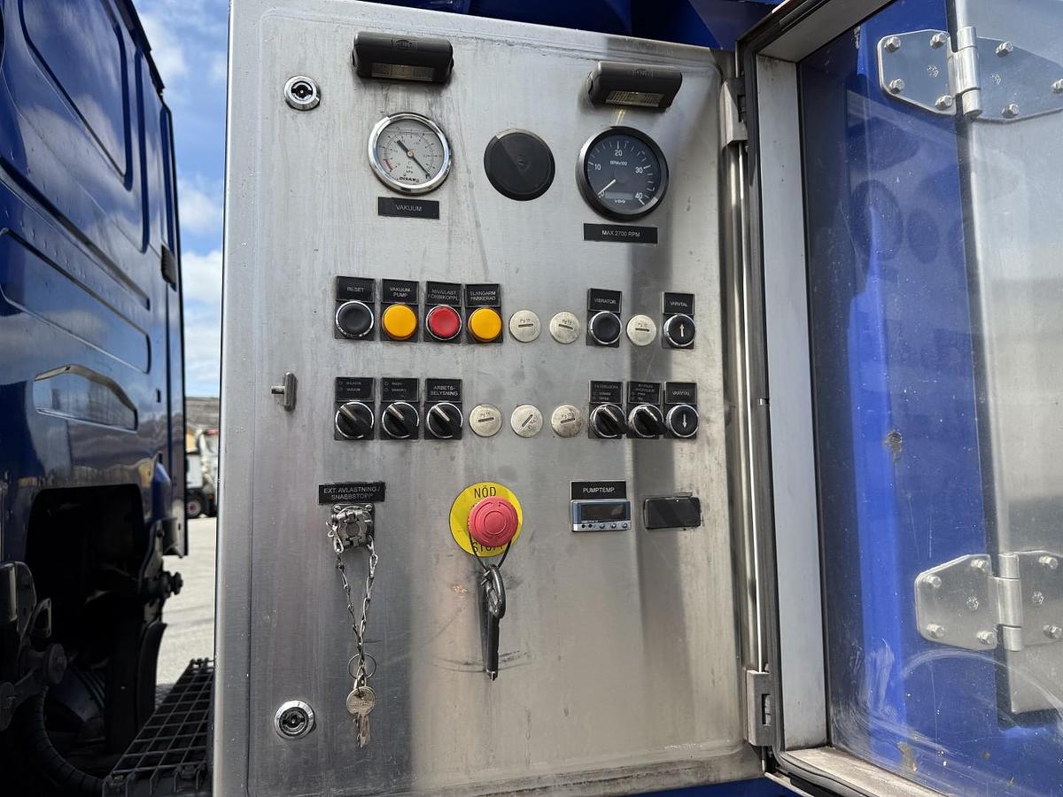 God 2011 Scania R420 8x4*4 Disab Centurion P10 Tørsuger