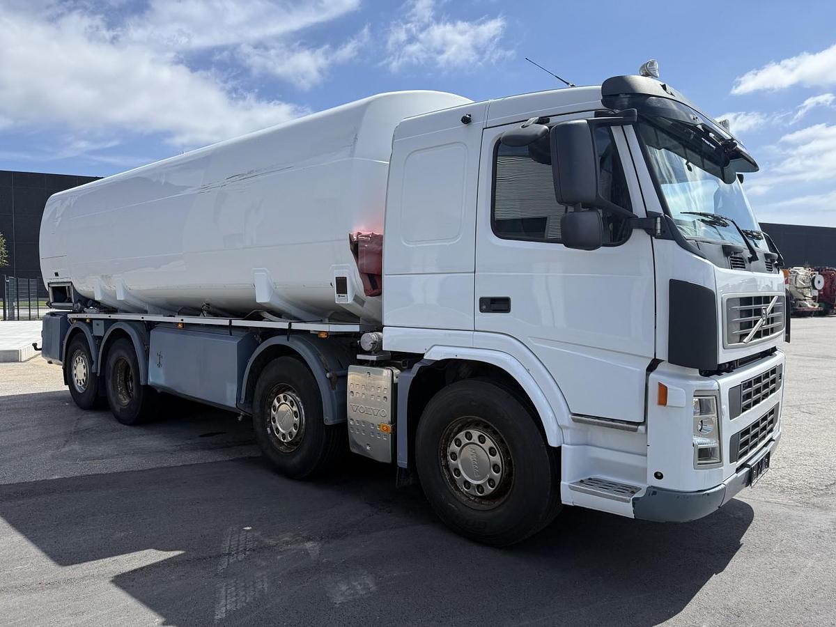 God Volvo FM440 8x2*6 24.000 l. ADR Tank