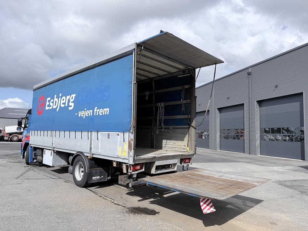 God Volvo FM 330 7,7 m 4x2 Fragtlad & lift
