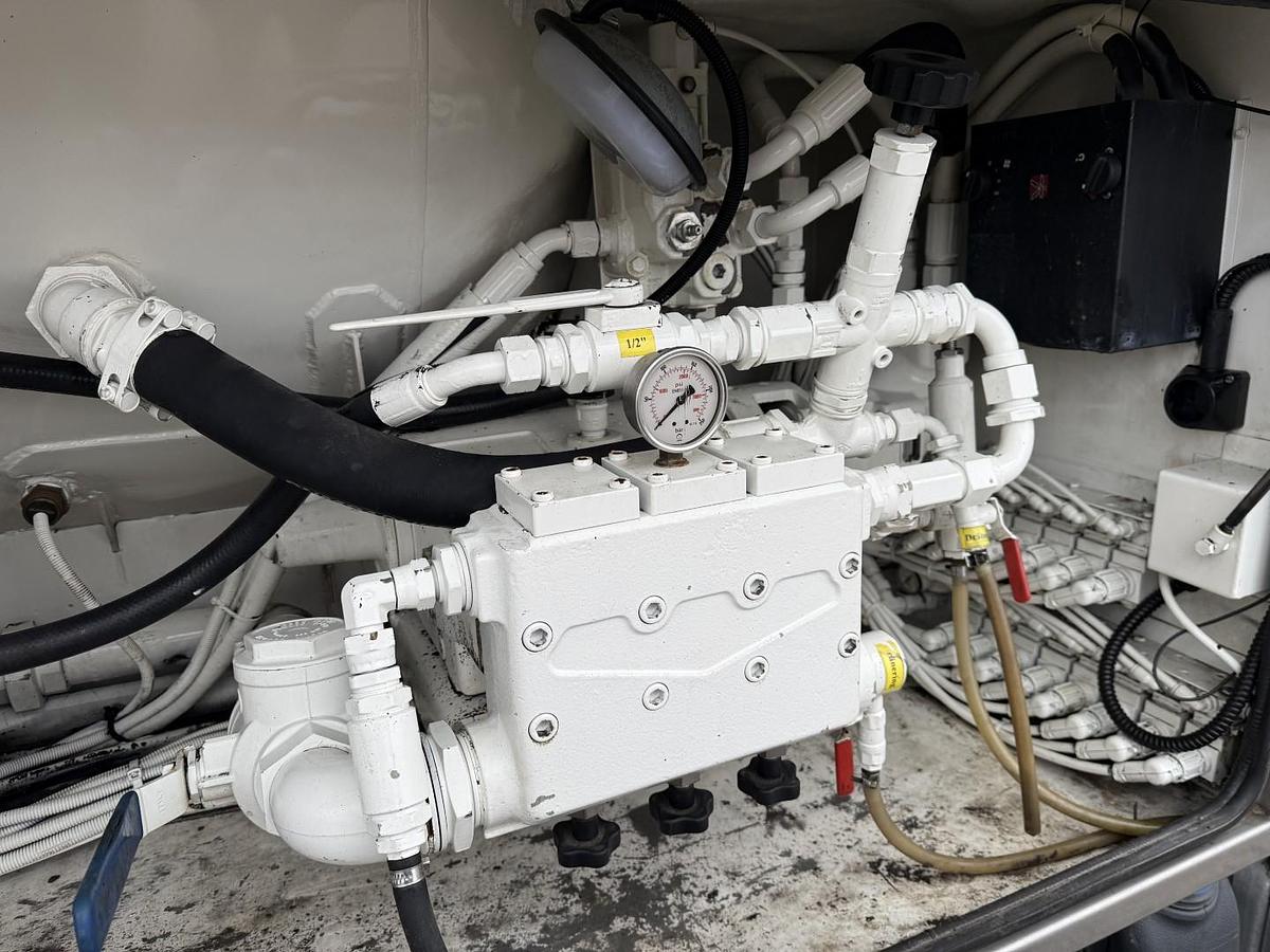 Meget god 2010 Volvo FM420 6x2*4 EEV Interconsult 12.700 l. Rustfri