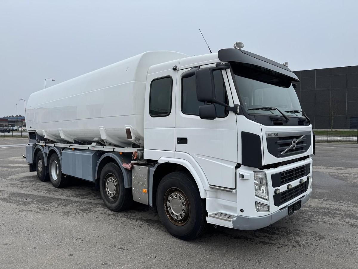 God Volvo FM460 8x2*6 24.125 l. ADR Tank