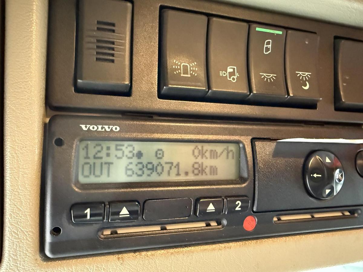 God 2014 Volvo FM330 6x2*4 Carrier Supra 1050 Nordic