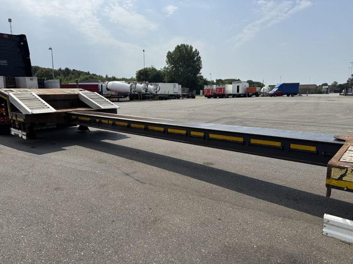 God Kässbohrer 4 akslet Udtrækkelig Maskintrailer