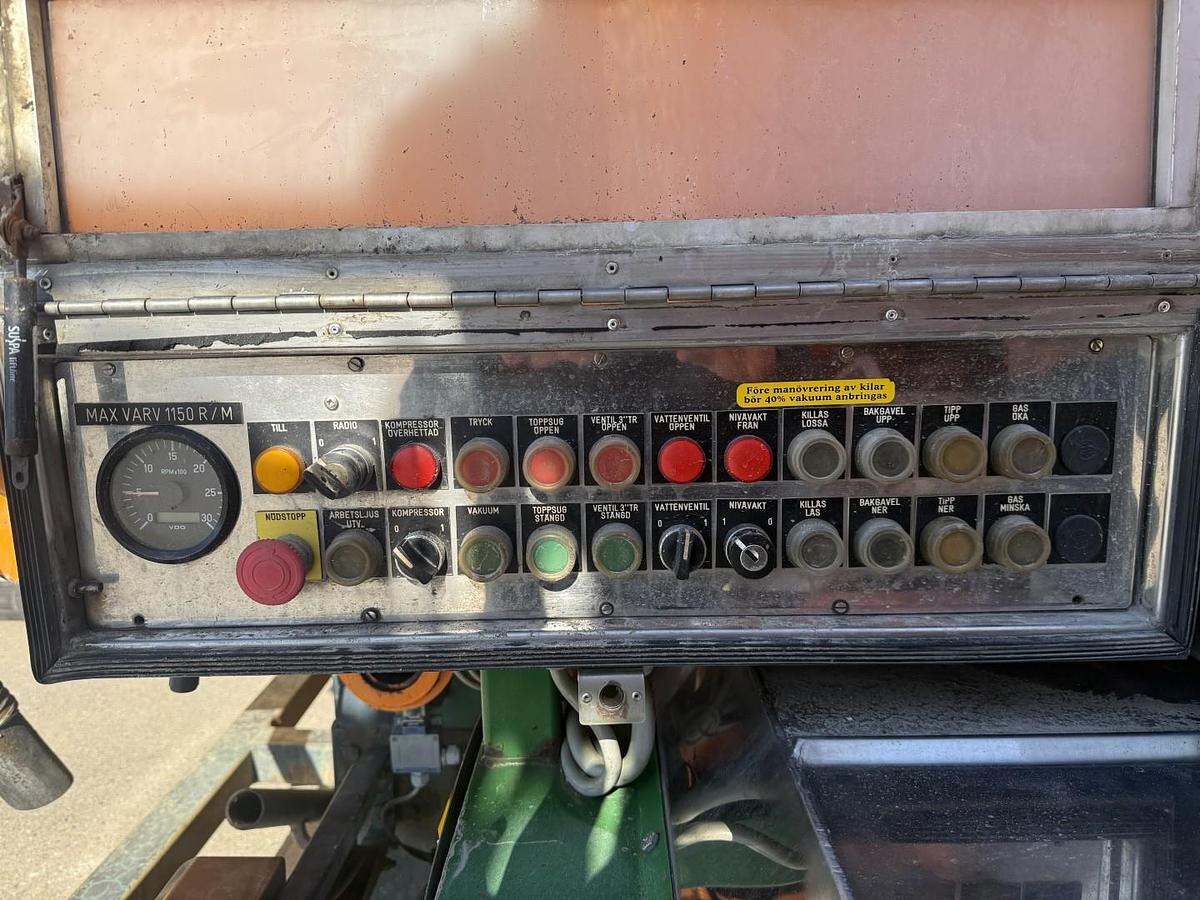 Meget god Scania P360 6x2*4 12.500 l. Korp & Son