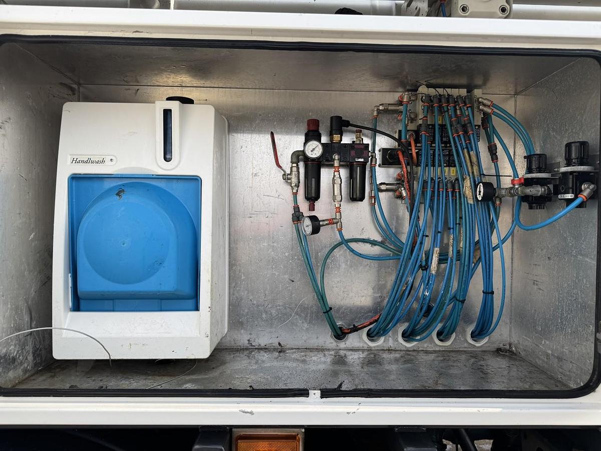 Meget god Scania P320 4x2 Hvidtved Larsen 7000 L Kombi