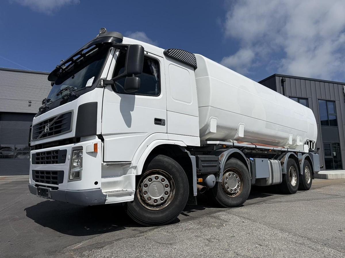 God Volvo FM440 8x2*6 24.000 l. ADR Tank