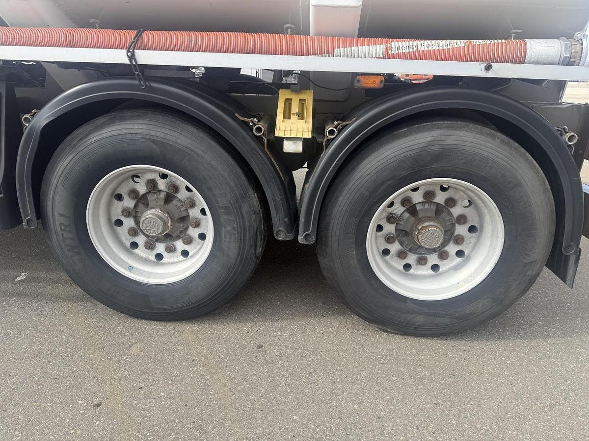 God 2005 HMK Bilcon 27.000 l. ADR 5 rum