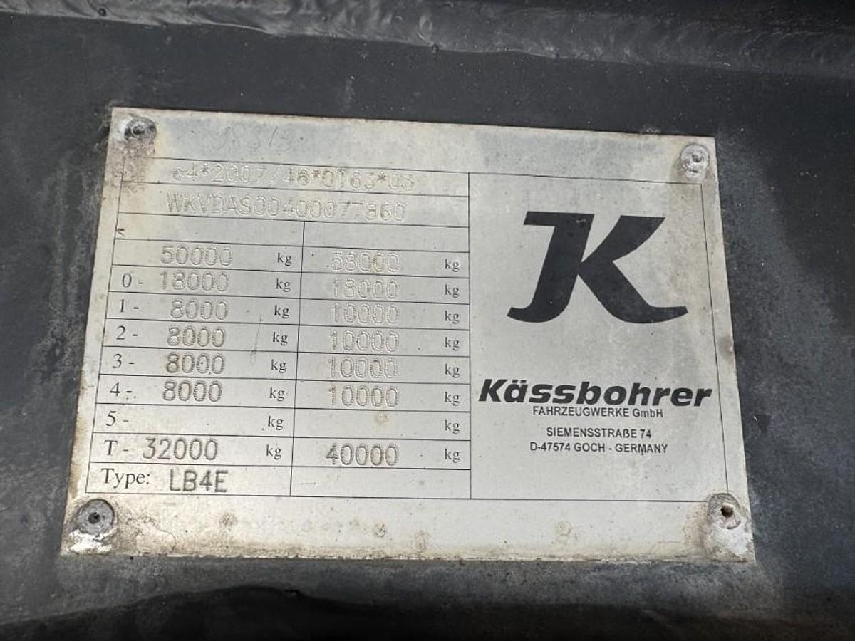 God Kässbohrer 4 akslet Udtrækkelig Maskintrailer