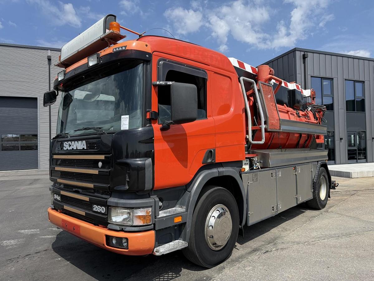 God Scania P94/260 4x2 NZ SLS590 Kombi 8.400 l.