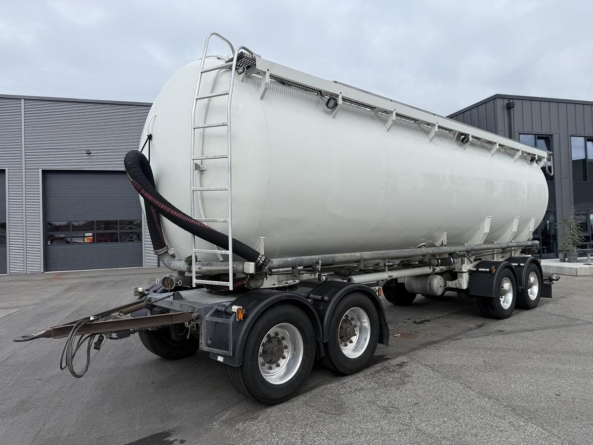 God 2013 HMK Bilcon  30 t. 42 m3 Silo Tank 6 rum