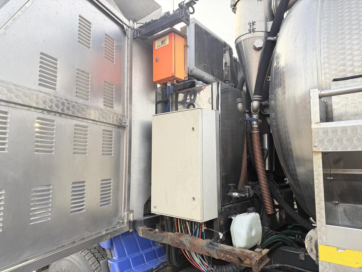 God 2007 MAN TGA 26.400 6x4 Moro 13.700 l. Rustfri