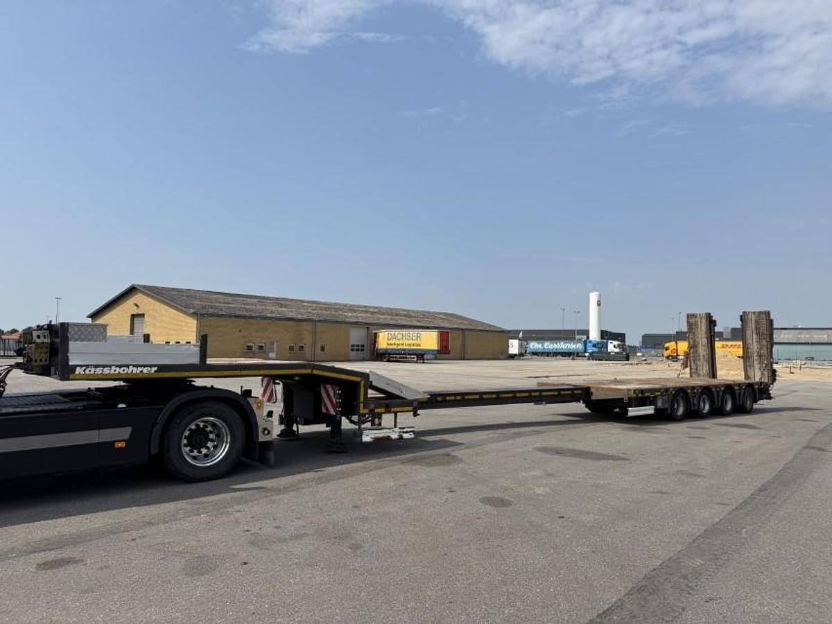 God Kässbohrer 4 akslet Udtrækkelig Maskintrailer