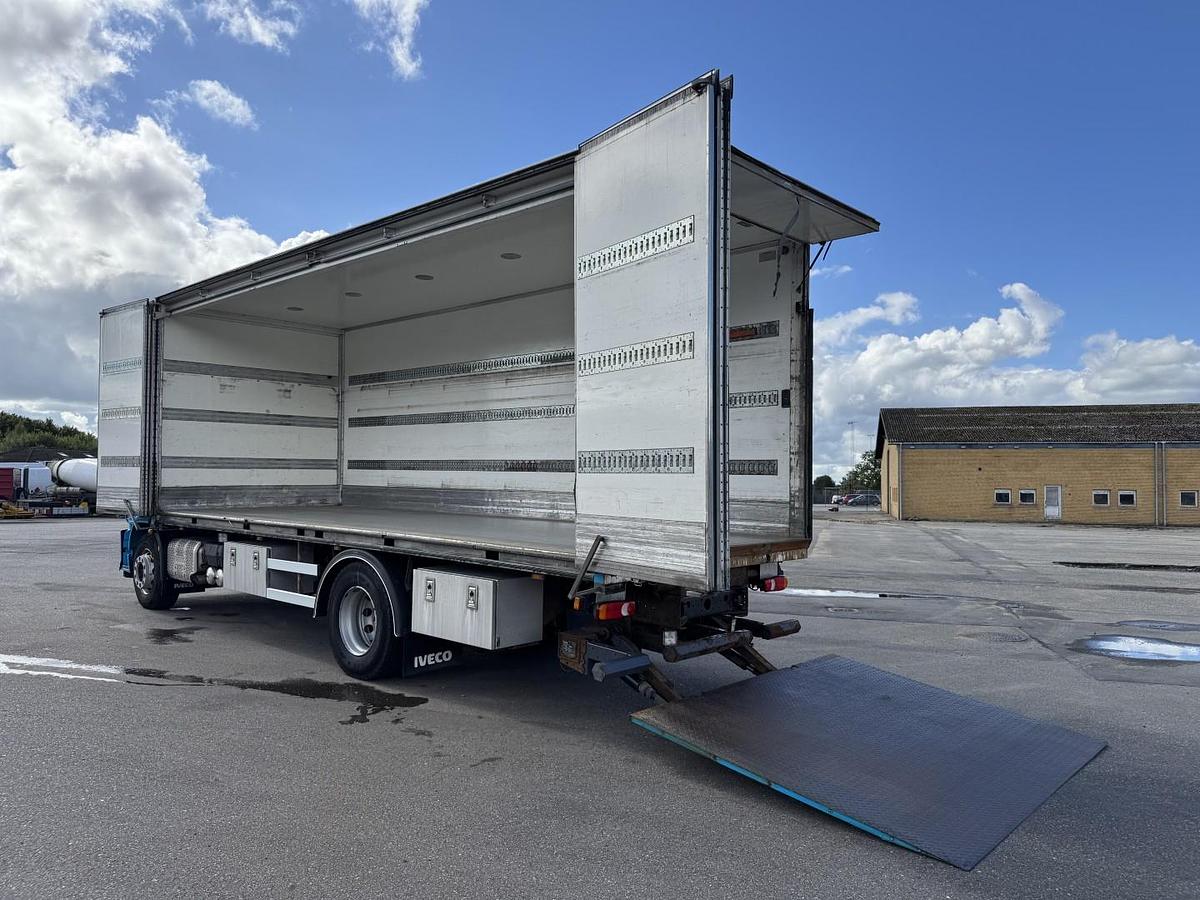 Meget god 2015 Iveco EuroCargo 180E28 4x2 Iglocar 7,60 m. Fuldsideåbning