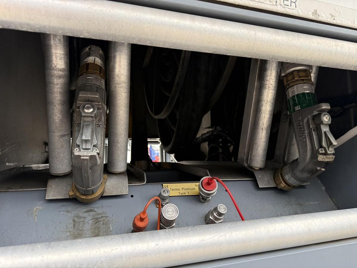 God Volvo FM460 8x2*6 24.125 l. ADR Tank