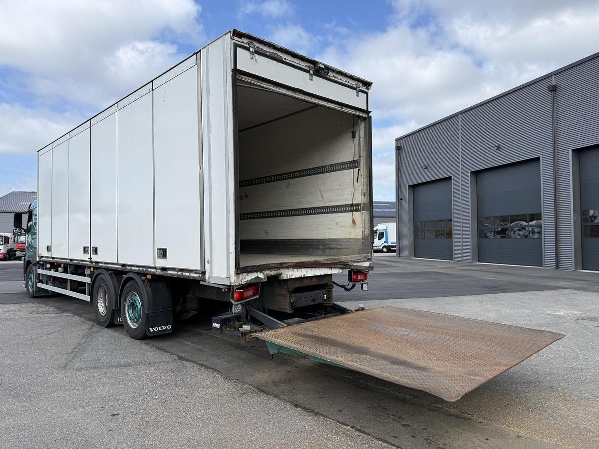 God Volvo FM330 6x2*4 Carrier Supra 1050 Nordic