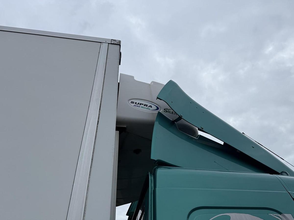 God 2014 Volvo FM330 6x2*4 Carrier Supra 1050 Nordic