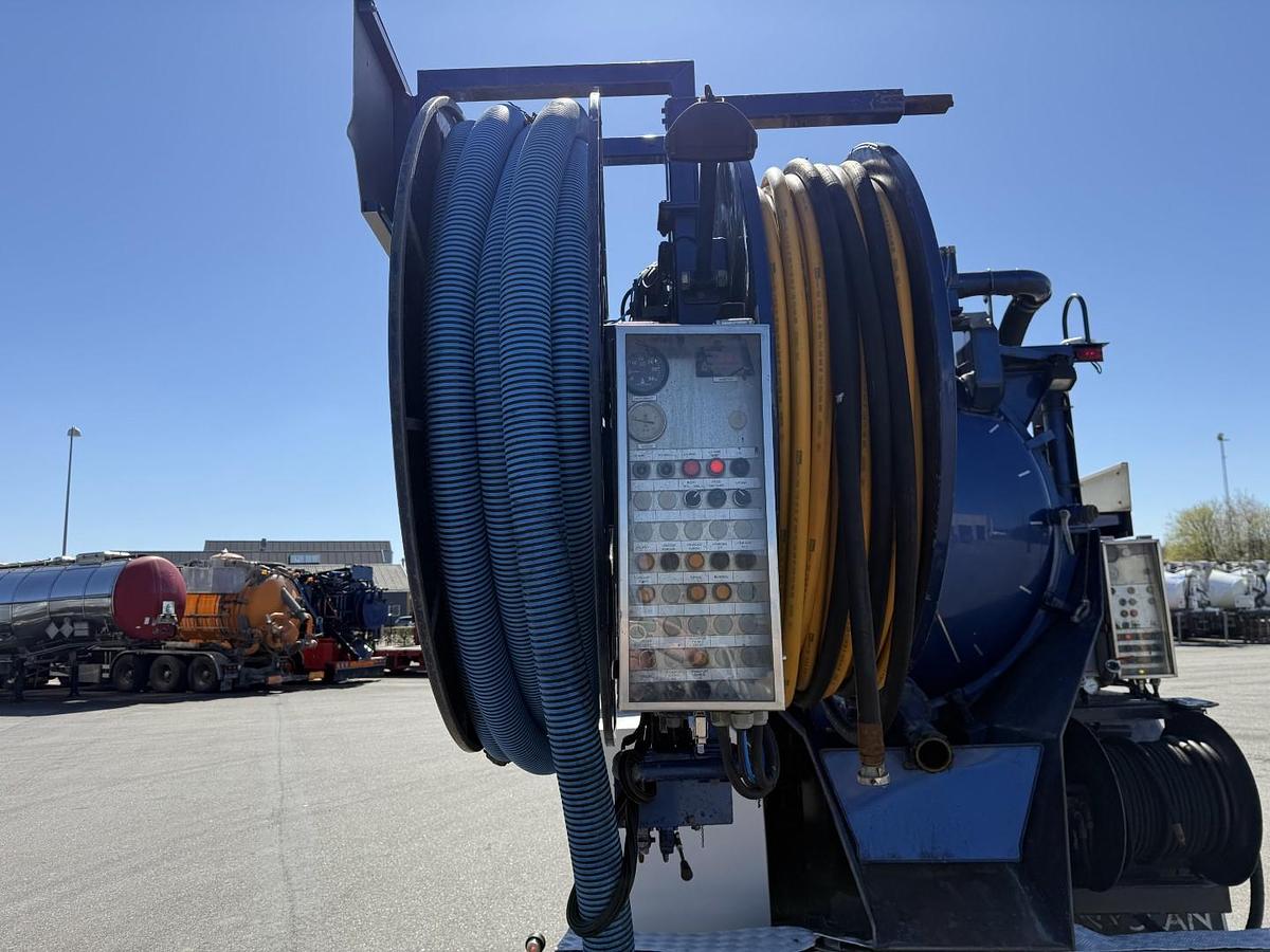 God 2005 Scania P310 4x2 Hvidtved Larsen Flexline 207