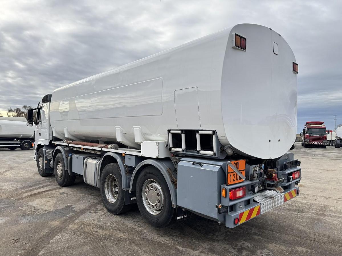God 2008 Volvo FM440 8x2*6 24.000 l. ADR Tank