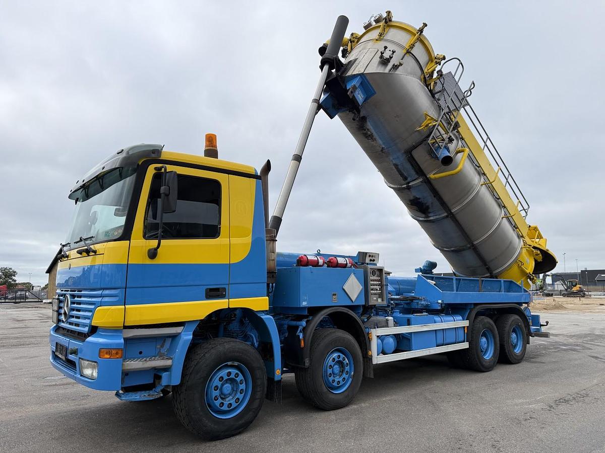 God 1999 Mercedes Actros 4140 8x4 KOKS MEGAVAC 8000 ADR 13.500 l. Rustfri stål