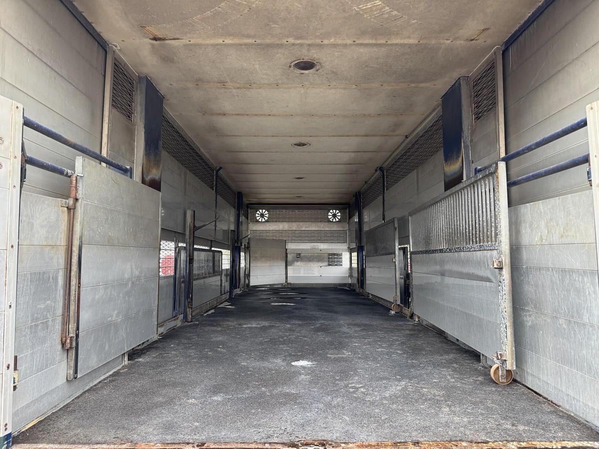 God 2004 Volvo FM9 380 6x2*4 Dyretransport