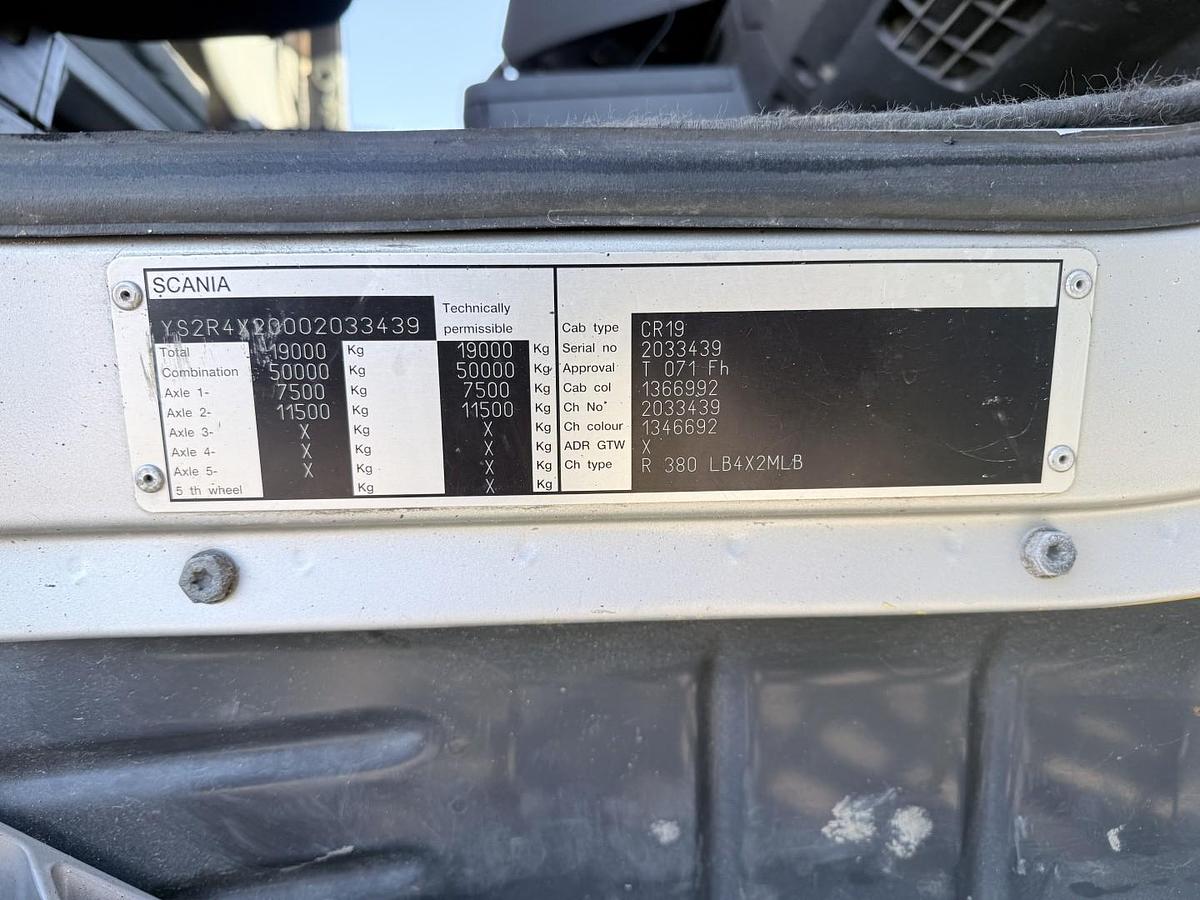 God Scania R380 4x2 Knæklad med hydraulisk rampe