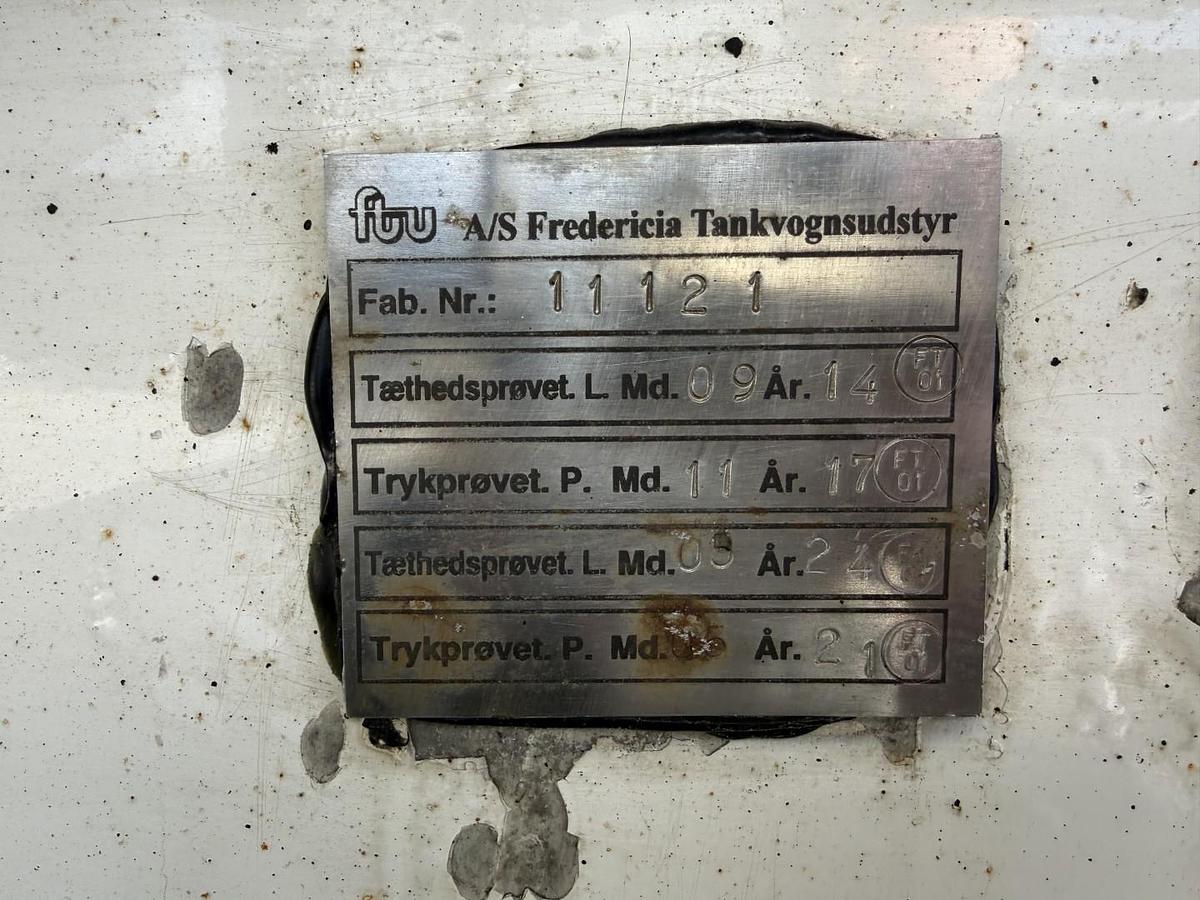 God 2005 HMK Bilcon 27.000 l. ADR 5 rum