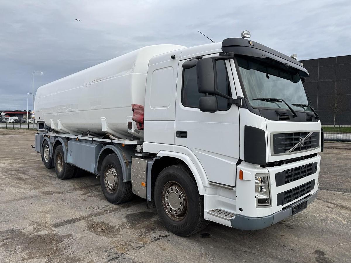 God 2008 Volvo FM440 8x2*6 24.000 l. ADR Tank