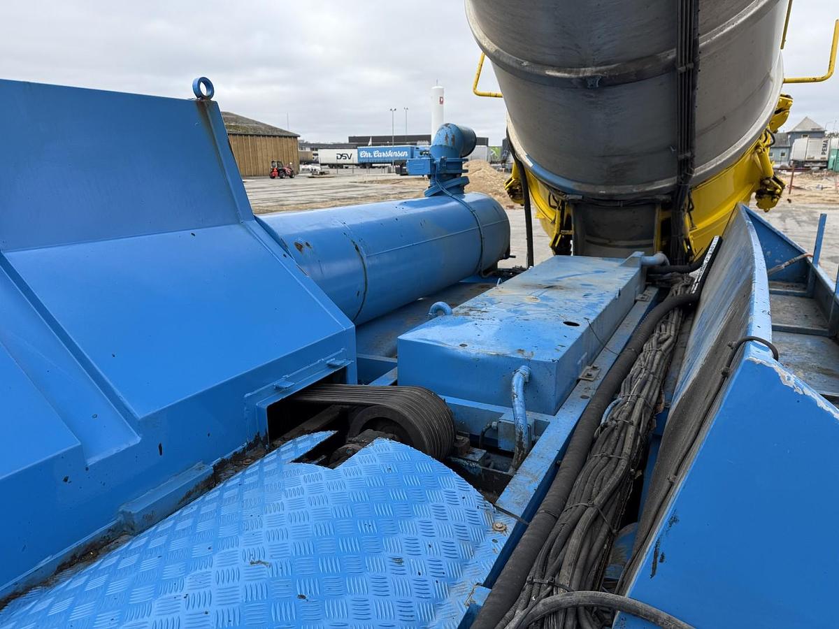 God 1999 Mercedes Actros 4140 8x4 KOKS MEGAVAC 8000 ADR 13.500 l. Rustfri stål