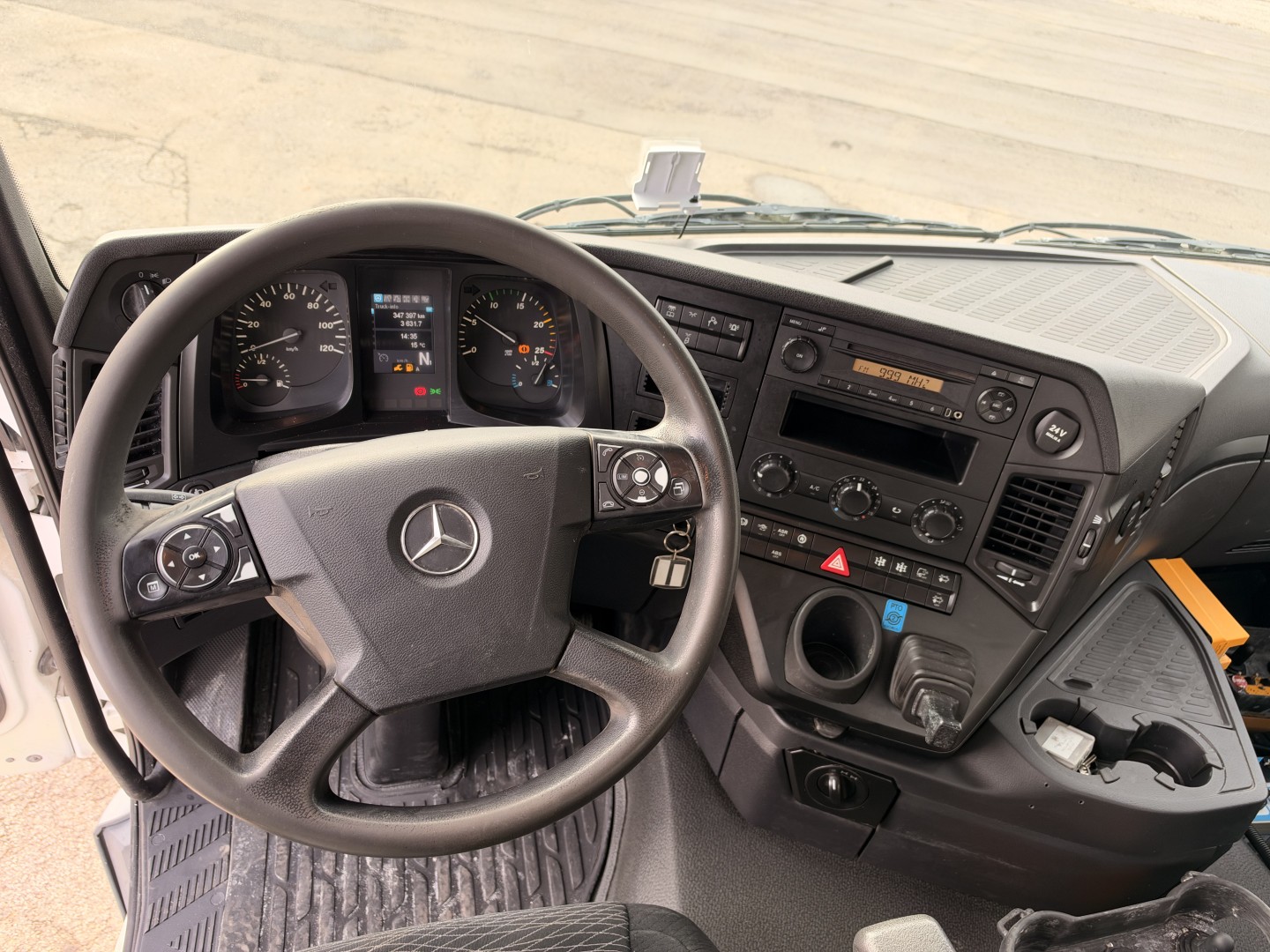 God 2015 Mercedes Arocs 3251 8x4 CIFA Magnum MK 28,4 L Pumi