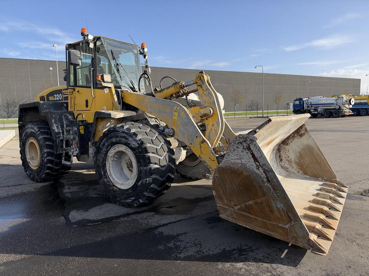 God 2004 Komatsu WA320 4x4 15 t. Hjullæsser