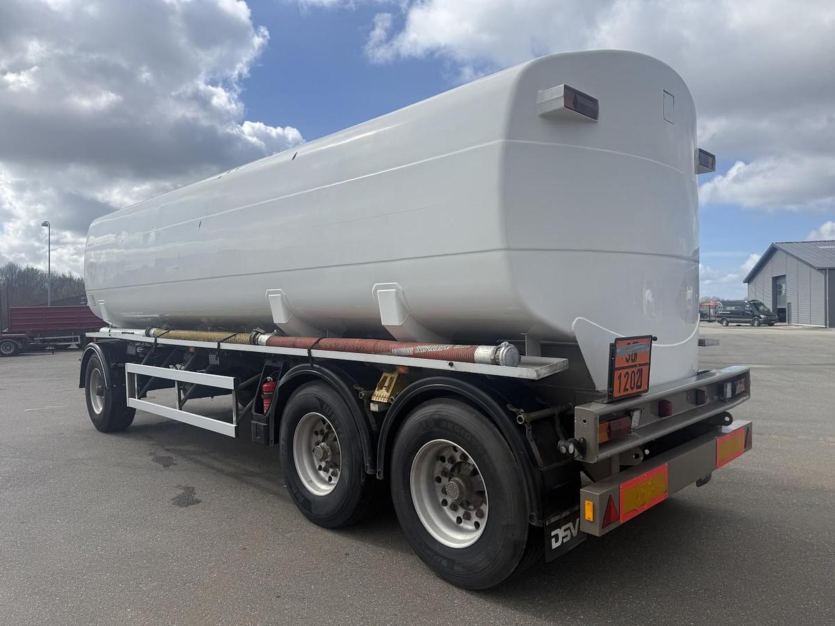 God 2005 HMK Bilcon 27.000 l. ADR 5 rum