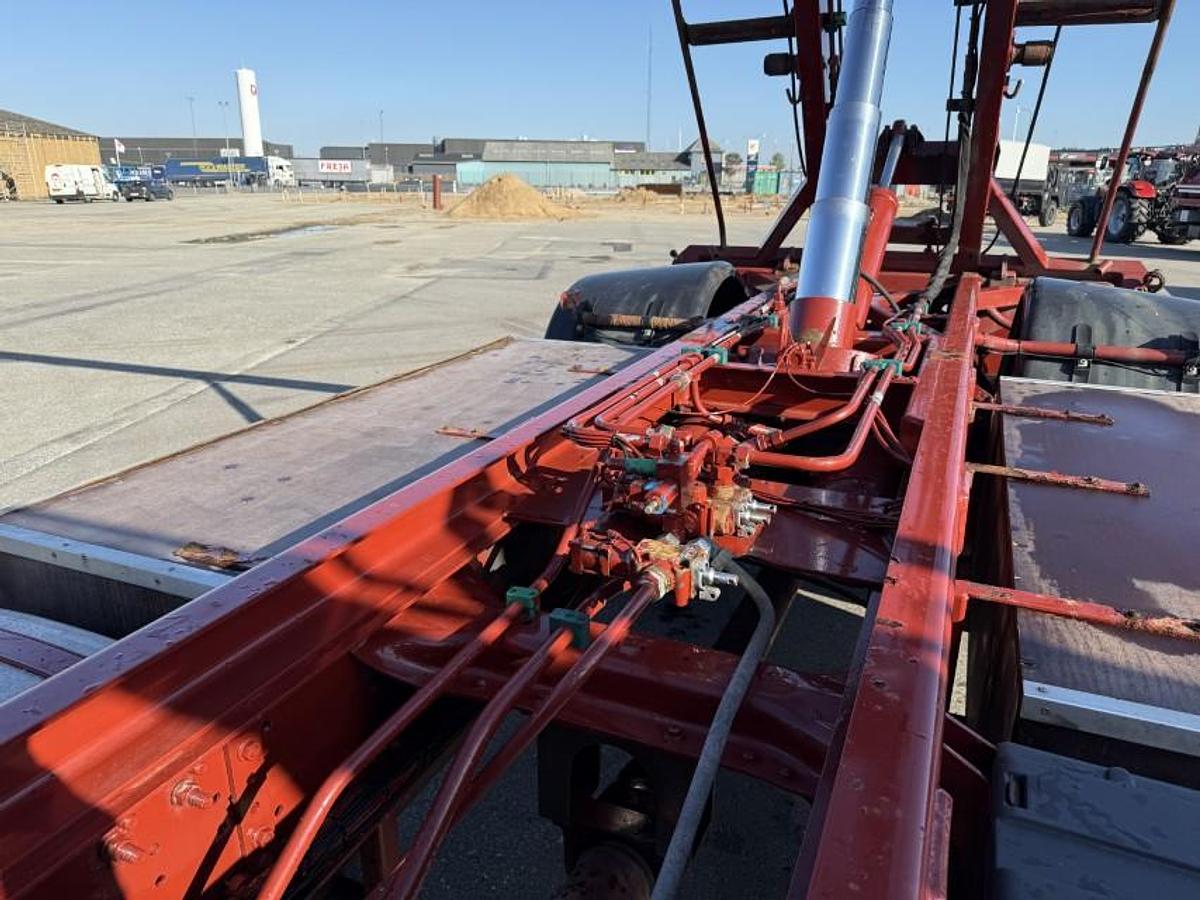 God 2001 Iveco EuroTech Cursor 190E31 4x2 Hejs / Kran HMF 1060 B3