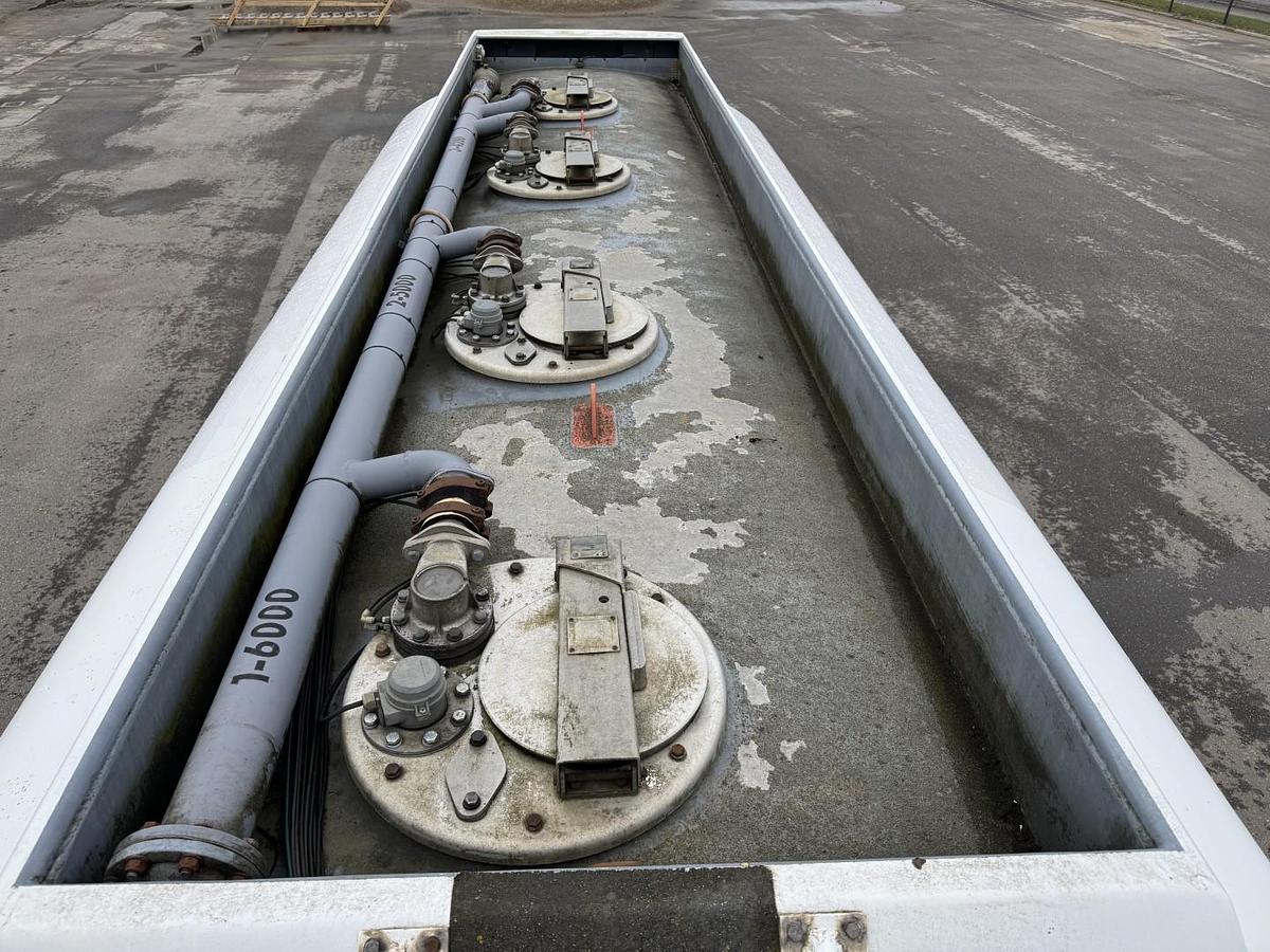 God 2000 HMK Bilcon TP-200 2 akslet 22000 L ADR tank 4 Rum