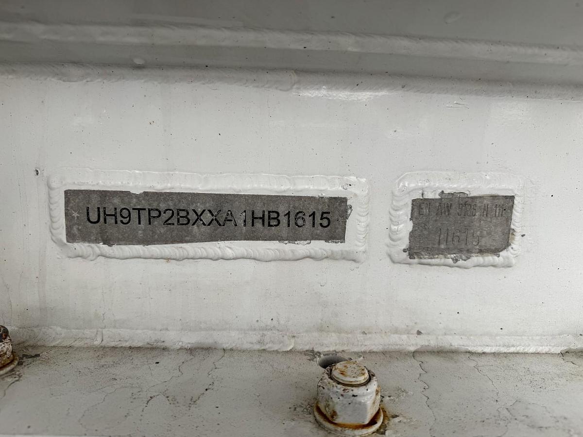 Meget god HMK Bilcon 22.000 L. ADR 4 Rum