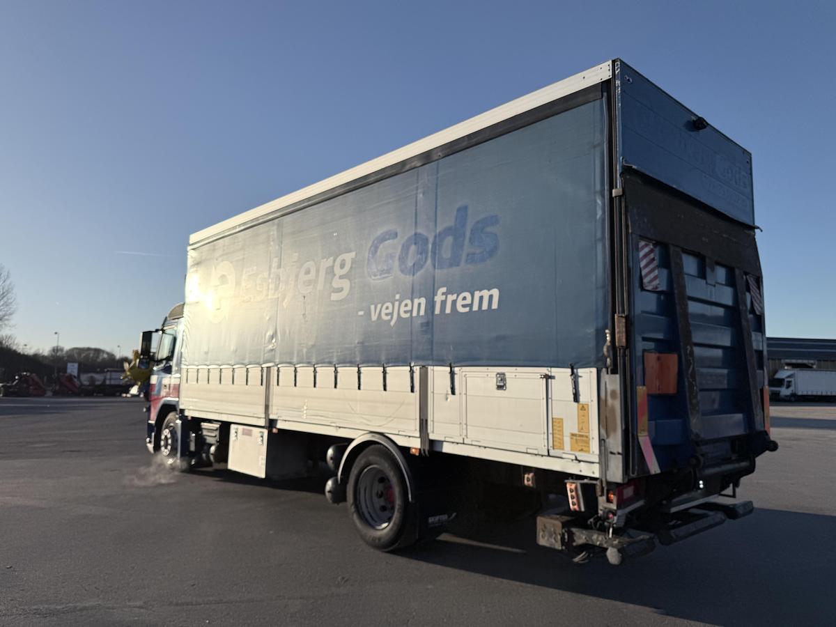 God 2012 Volvo FM 330 7,7 m Fragtlad