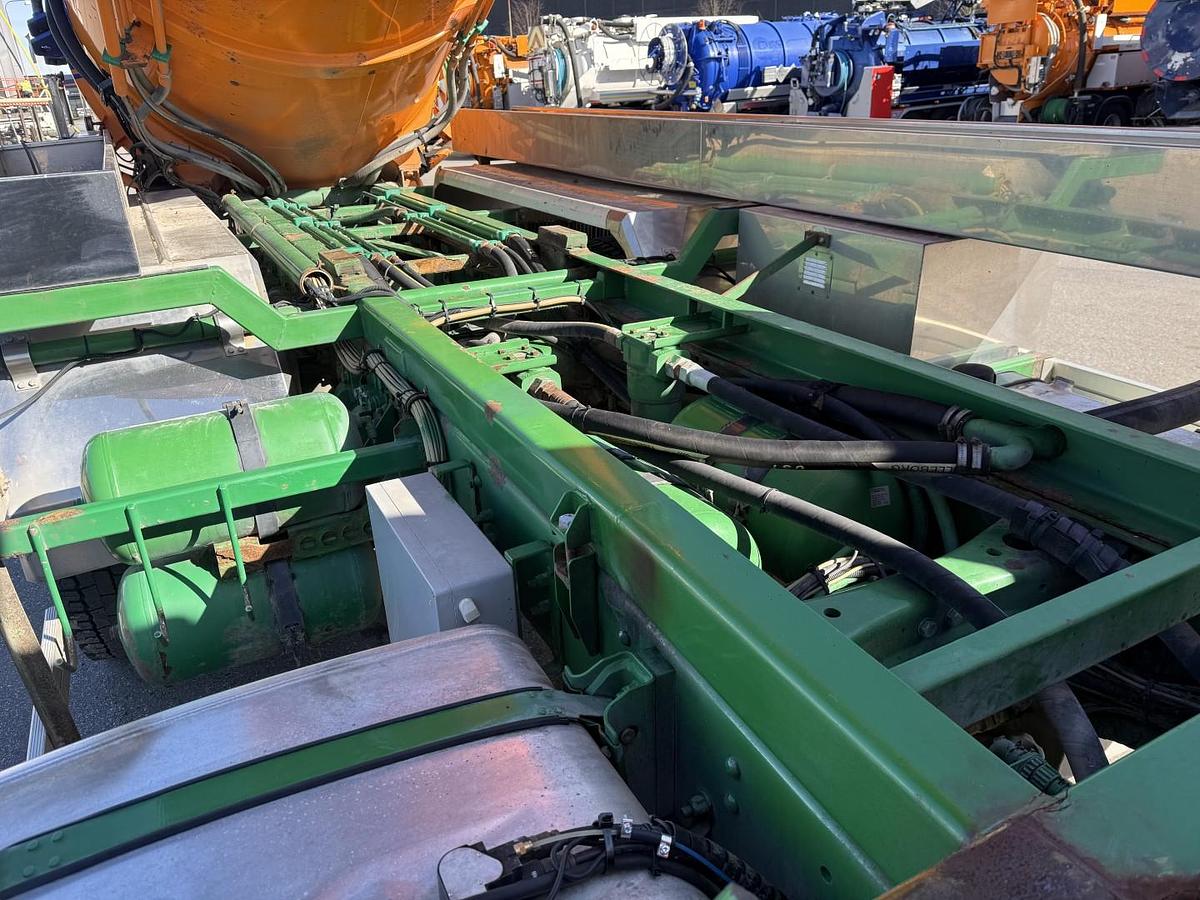 Meget god Scania P360 6x2*4 12.500 l. Korp & Son