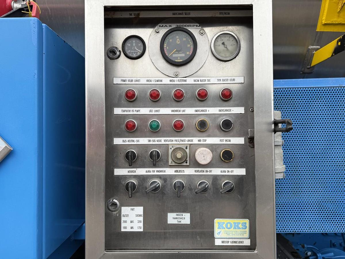 God 1999 Mercedes Actros 4140 8x4 KOKS MEGAVAC 8000 ADR 13.500 l. Rustfri stål