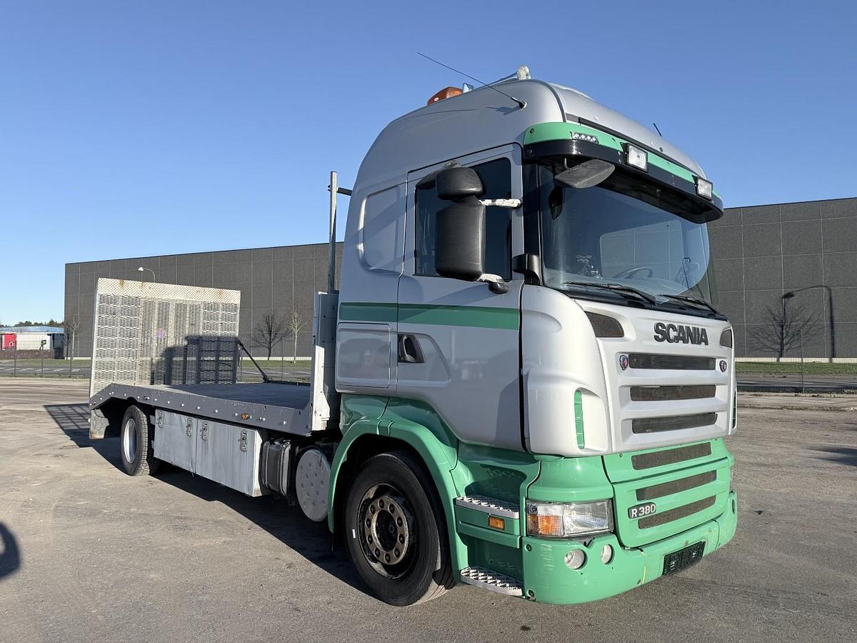 God Scania R380 4x2 Knæklad med hydraulisk rampe